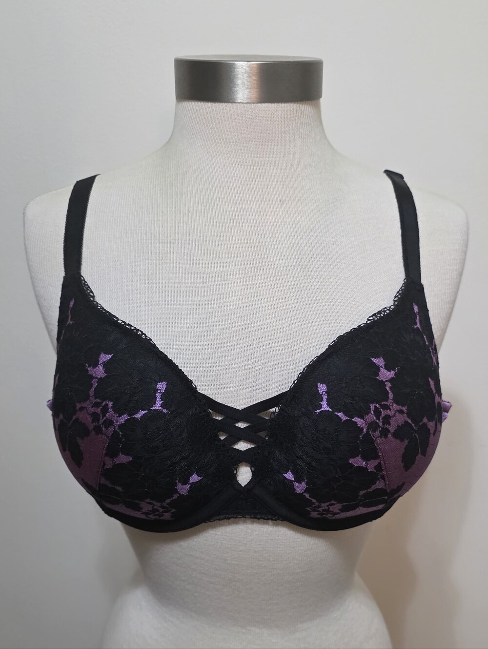 Torrid XO Plunge Push Up Bra Size 40C NWOT